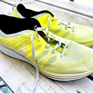 NIKE Flyknit Trainer Pure White Platinum Electric Yellow 532984-710